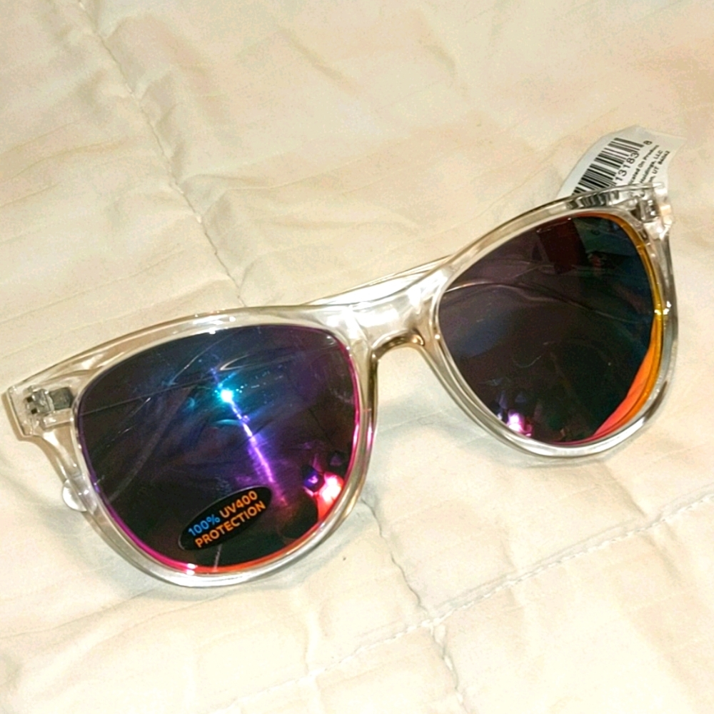 💥🕶️PUGS NWT UV400 PROTECTION SUNGLASSES 💥